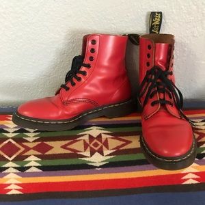 Dr. Martens 8-Eye Pascal Combat Boot